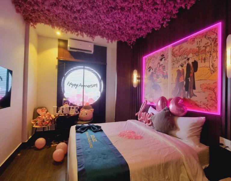   
          Tổ chức Kỷ Niệm Tình Yêu Lãng Mạn Trong Căn Phòng Sakura Sắc Hồng Tại Miami Hotel